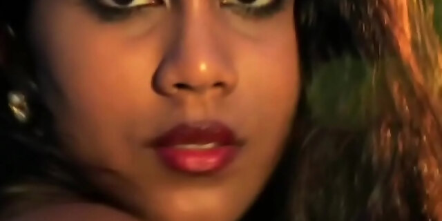 Indian Lady Strip Her Dress And Dance