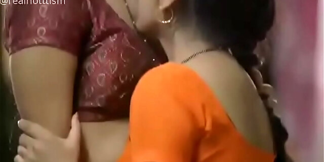 Hot women in saree kissing