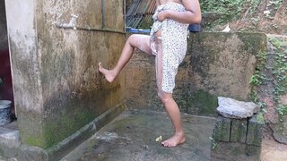 අම්මෝ කැරි කද නන්ගි ගමේ ඉදන් ඇවිත් Lesbian Solo doll bathing fun SRI LANKAN LESBIAN