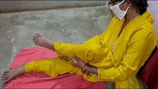 Oh yes Beautiful and cute bhabhi ji first desi village fashion Mein entry full romantic seen
