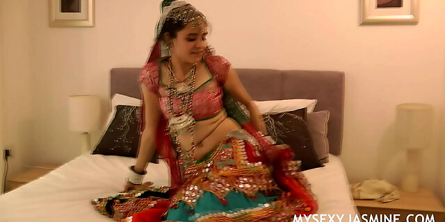 Gujarati Indian Babe Jasmine Mathur Garba Dance