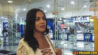 Venezuelan supermarket possessor gets honeypot ruined by dangled european tourist