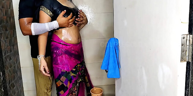 Komal enjoys bath with her husband
