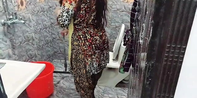 Indian Wife Fucked in Bathroom By Her Owner With Clear Hindi Audio Dirty Talk