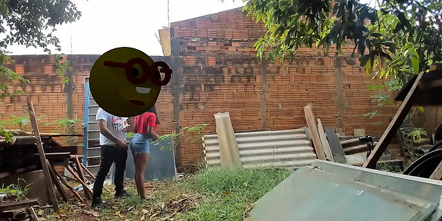 I paid the ifood delivery man with the pussy, sans a condom and he came inside