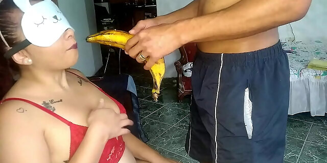 The game of flavors. she tastes different foods and ends up with a surprise in her mouth with a happy completing with actor Juan Cock