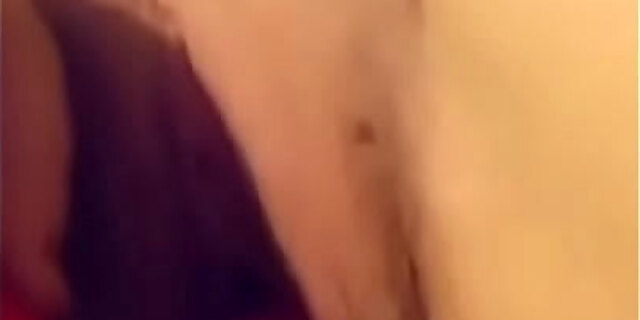 Seeing such a sexy beautiful snatch aunty, your penis will fall. Auntie fingerblasting her own pussy.