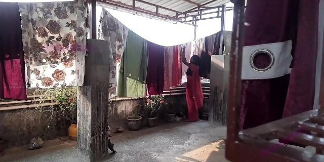 Why Indian Women Looks So Sexy in Red Saree ?