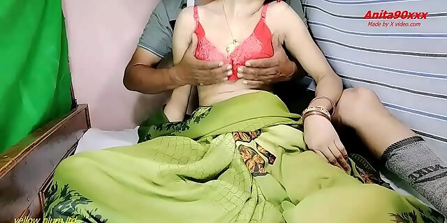 Indian hot hot sumptuous bhabi ki chut ki peyas bujhae X pati ne Indian sex vid