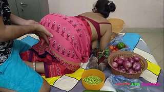 XXX Desi Bhabhi Forcedly Fucked By Customer While Selling Vegetables