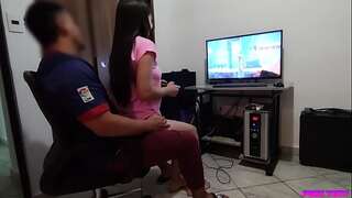 Girl 18 wants to play on my pc she has to do it sitting on my gams
