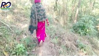 Desi village bhabhi went for a walk in the forest and showed her pussy, hooters and bootie by raising her saree and plunging brinjal in it. Hindi audio player like this
