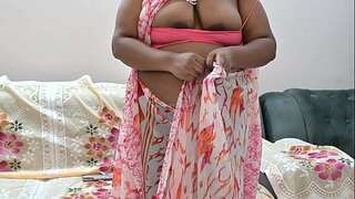 Indian bhabhi showing all-natural tits in webcam got leaked