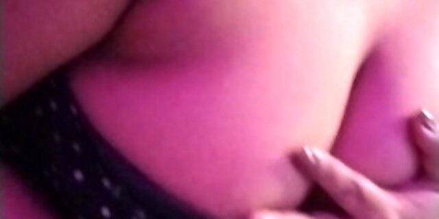 Hot gorgeous girl show here body with cloth..