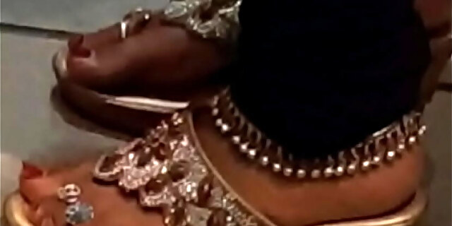 Feet paramours part 3. Enjoy pictures of Indian women feet.