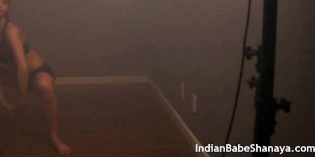 Erotic British Model Shanaya In Strip Show