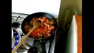 Desi bhabhi throating while cooking