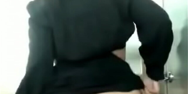 Gf demonstrating knockers to BF in selfie vedio