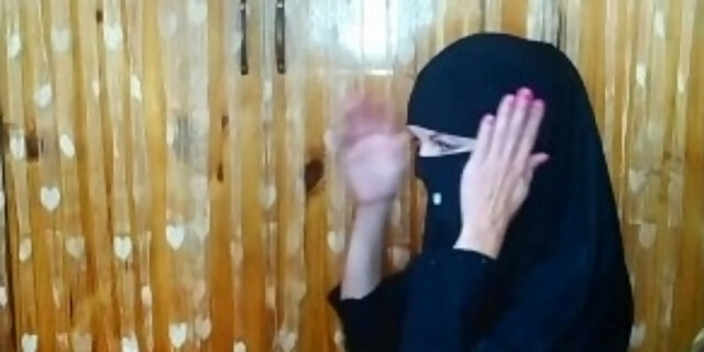 Cum on black hijab