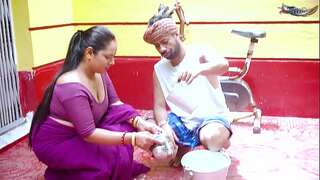 Milkman antim harcore fuck with arshi Bhabhi when she was alone at home total video ( hindi audio )