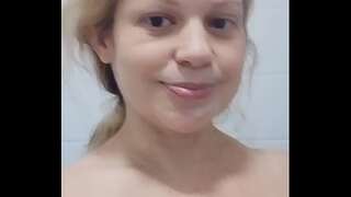 Ele todo tarado no clinic gostou na minha boca e eu me masturbei gostoso pra vcs no banheiro