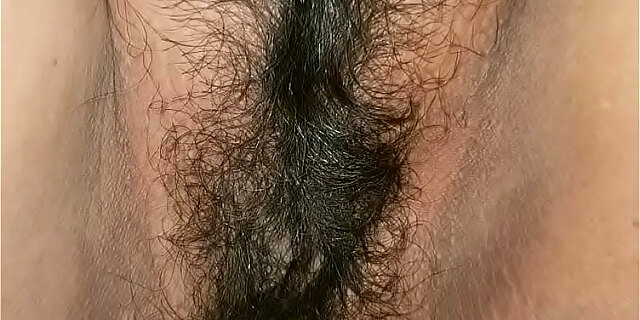 Cleaning wifey pubic hairs