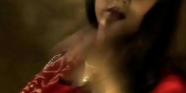 Loving This Bollywood Babe arousing herself