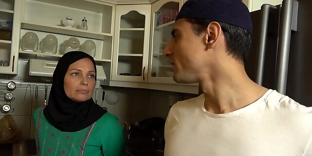 A unusual family where brothers and sisters have sex in public in front of mother