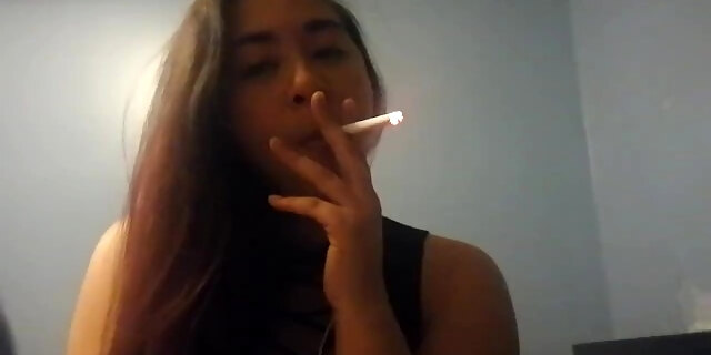 MissDeeNicotine Smoking Cigarettes
