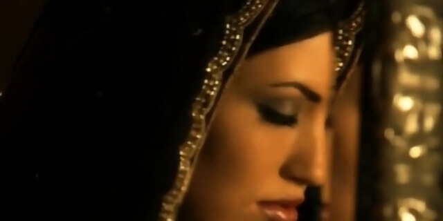 Sexy Bollywood Brunette Dancer Makes Us Horny