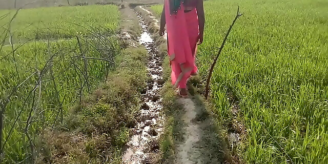 Radhika sister in law is openly chugging in the field