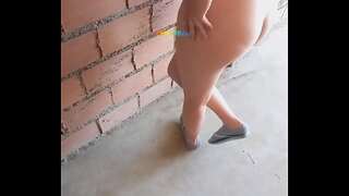 A HOMEMADE BRICKLAYER FUCKS THE OWNER'S WIFE ON THE TERRACE. UNFAITHFUL PERUVIAN CHEATS ON HER HUSBAND.