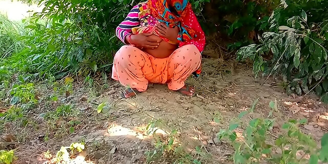 Indian Aunty Outdoor Caught