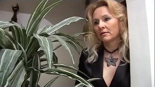 Don't jacks off your cock and pummel your mommy!