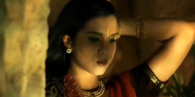 Observe The Erotic Indian Dancer