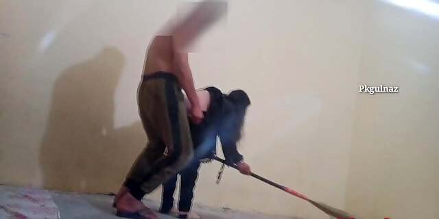 Desi maid from the rear fucked by house owner