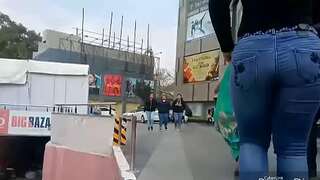 Punjabi Big culo walkin in mall