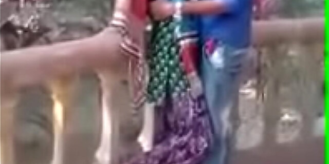 Plump desi bhabi khela